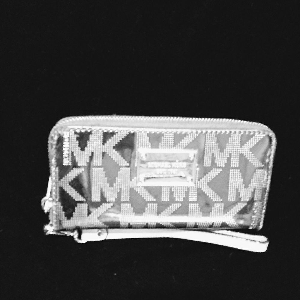 Michael Kors Silver Metallic Zippered wallet
